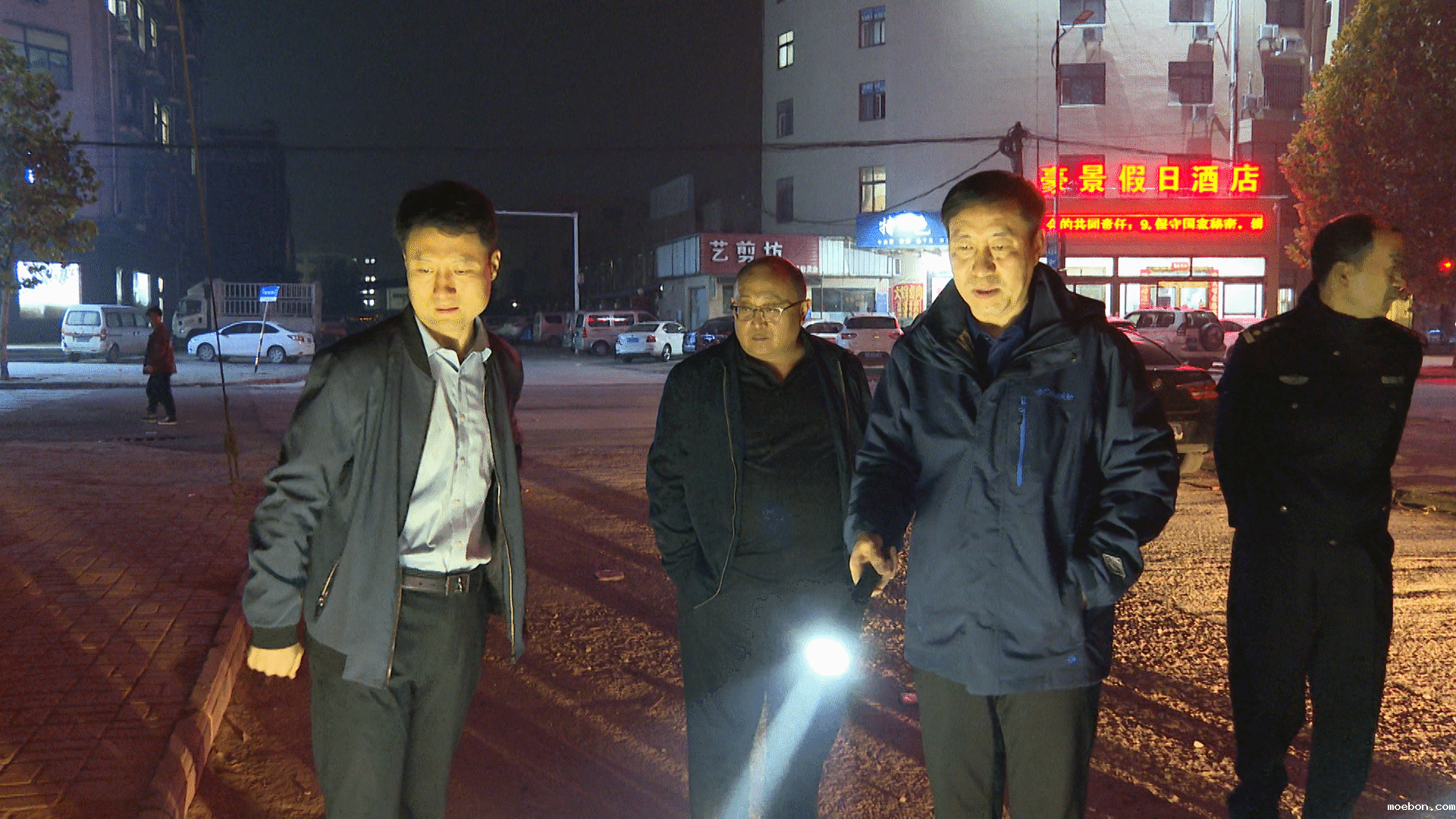 序列 01.00_06_55_00.静止009.gif